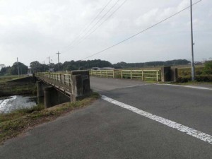 狭あいで老朽化し建替える東田橋