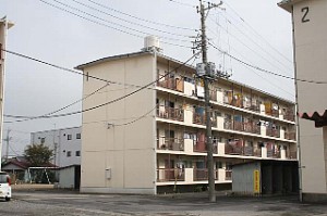 耐震診断を実施する下台団地１号棟