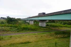 新橋梁の設置を検討する広瀬大橋の上流部。写真右が長町ＩＣ側