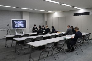 委員会はウェブ会議方式で開かれた