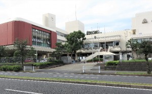 大規模改修する市立稲毛高校・附属中学校