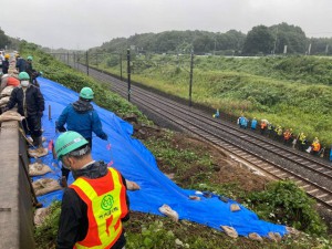 国道464号の法面が崩落した（白井市谷田地区）