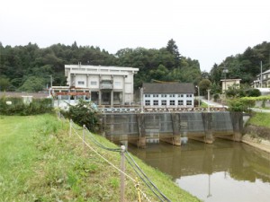 右側が県の鞍坪排水機場