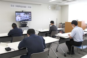 関係機関が踏切道の改良に向けて協議した(写真は東北地方整備局仙台河川国道事務所の会場)