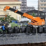 大雨に備え、一宮川沿いに大型土のうを設置した