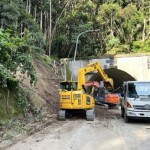 国道１２８号では久野工業が土砂を撤去（鴨川市天津）