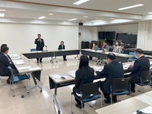 市内中小企業・小規模企業の代表らが産業振興や雇用創出に向けた市の取り組みついて話し合った