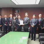 空港道路網の構築を 金子国交相に要望活動(熊谷知事ら)
