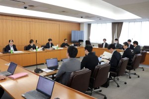 懇談会では比較検討結果について意見を交換した